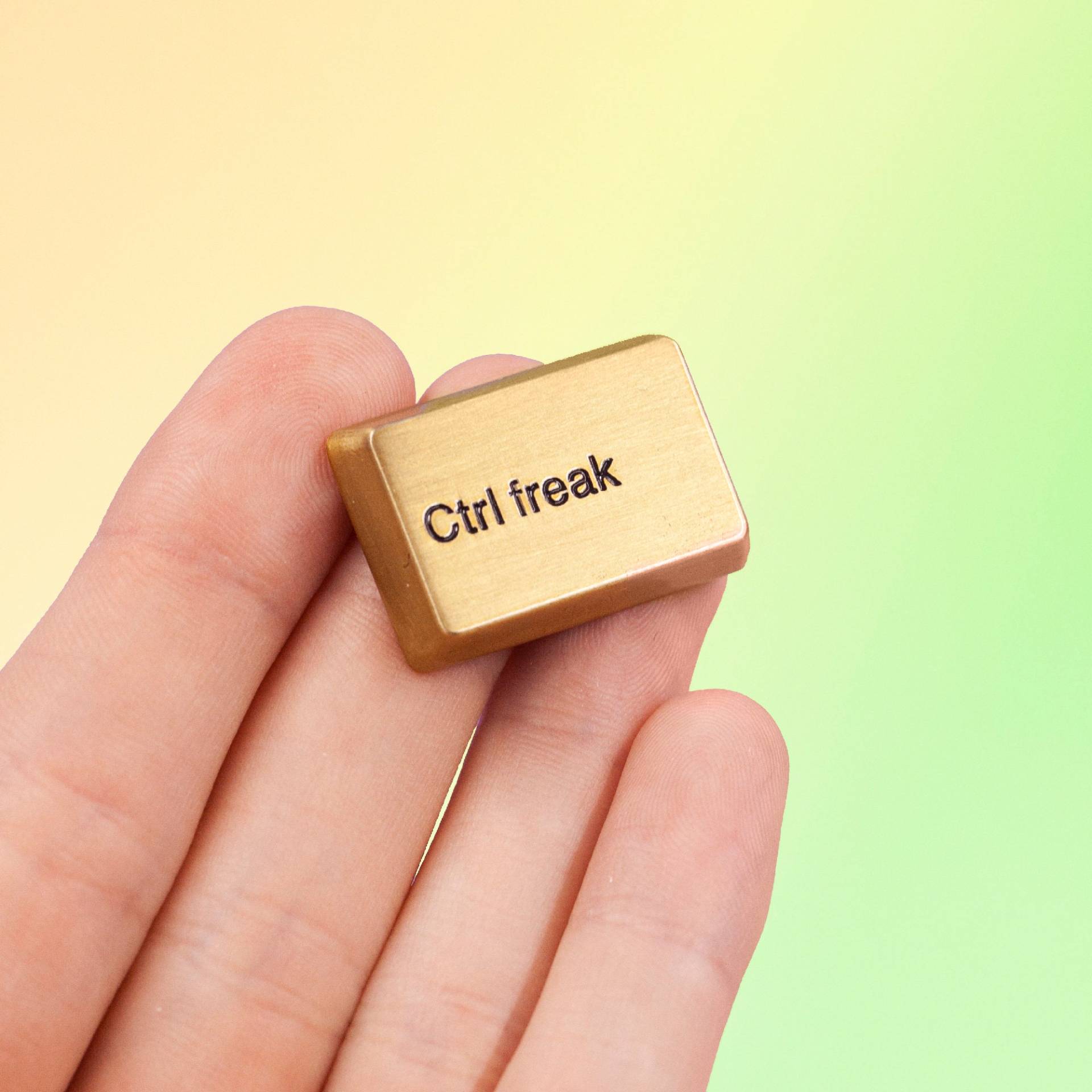 Computer Tastatur Control Key Emaille Pin - Design Goldene Tastenkappe von joannabehar