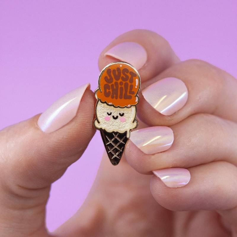 Kleiner Just Chill Eis Pin | Kawaii Chilling Cream Sommer Emaille Gold Süßes Accessoire Tasche Geschenk Für Sie Ihn von joannabehar