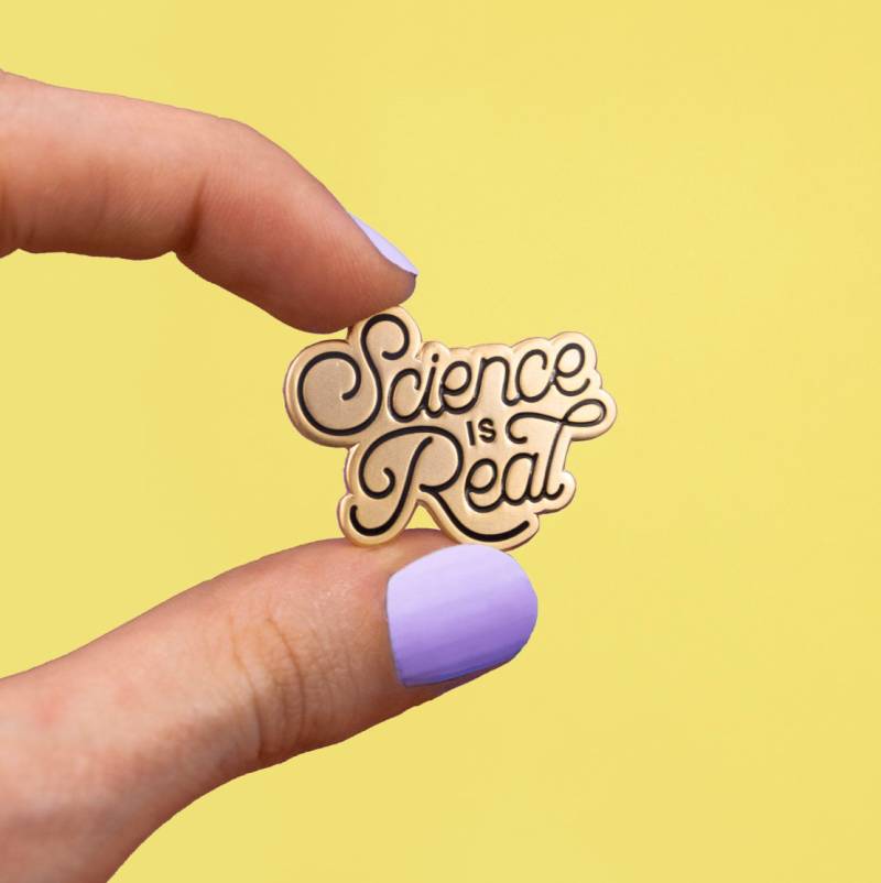 Science Is Real Emaille Pin-Brosche Planet Umwelt Natur-Liebhaber-Geschenk-Hut Pins-Glauben An Wissenschaft Bewusstsein-Statement Stück Globale von joannabehar