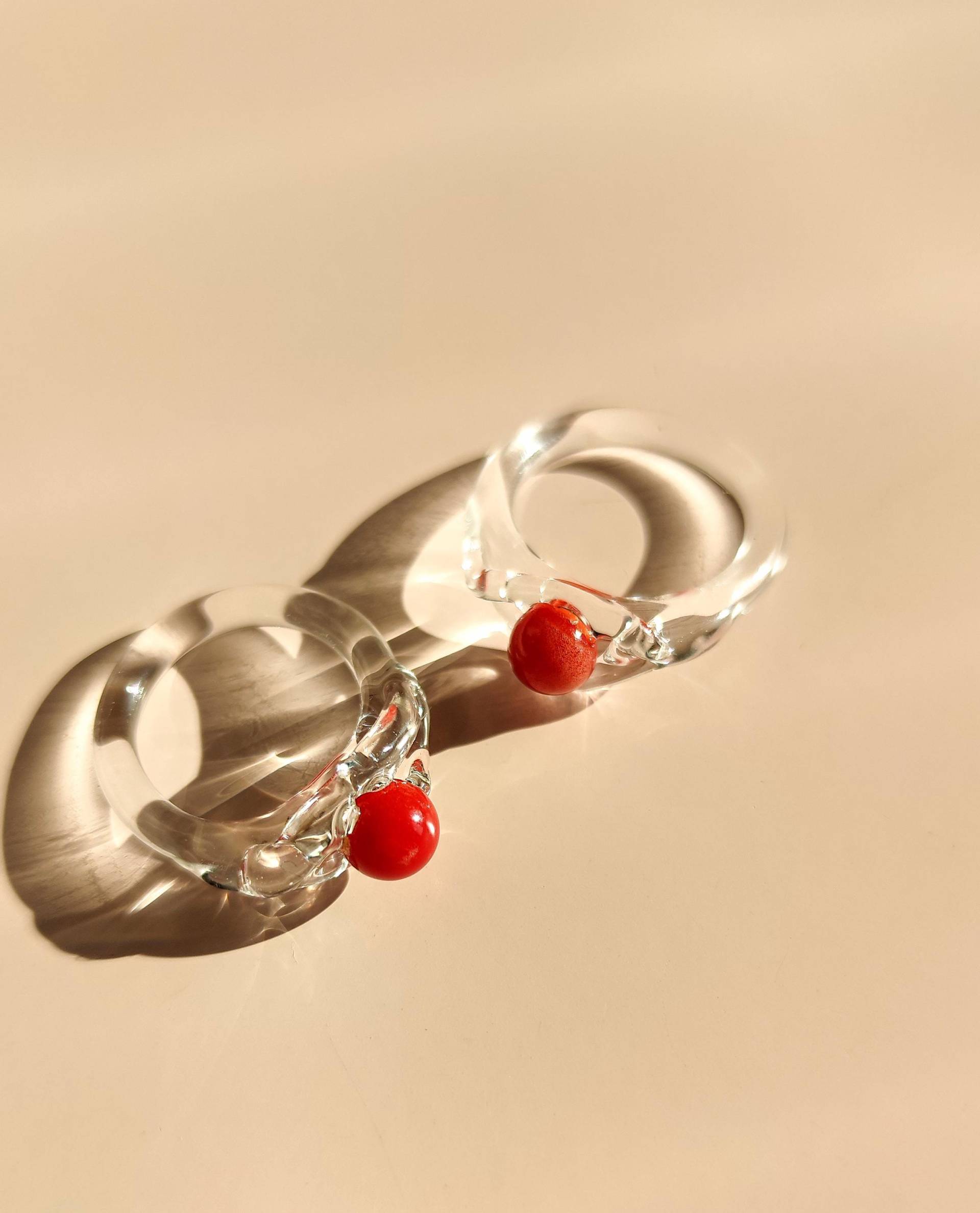 Glasring Mit Koralle Akzent - Handgefertigter Borosilikat Statement Schmuck Recyceltes Klar- Und Korallenglas, Meerjungfrauenring Glasring Mit Koralle Akzent - Handgefertigter Borosilikat Statement Schmuck Recyceltes Klar- Und Korallenglas, Meerjungfrauenring von joannamuzykastudio