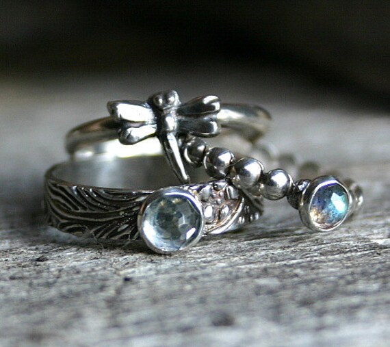 Ein Set Aus 3 Stapelringen Sterlingsilber Mit Topas - Und Labradorit-Edelsteinen Ein Set Aus 3 Stapelringen Sterlingsilber Mit Topas - Und Labradorit-Edelsteinen von joannerowan