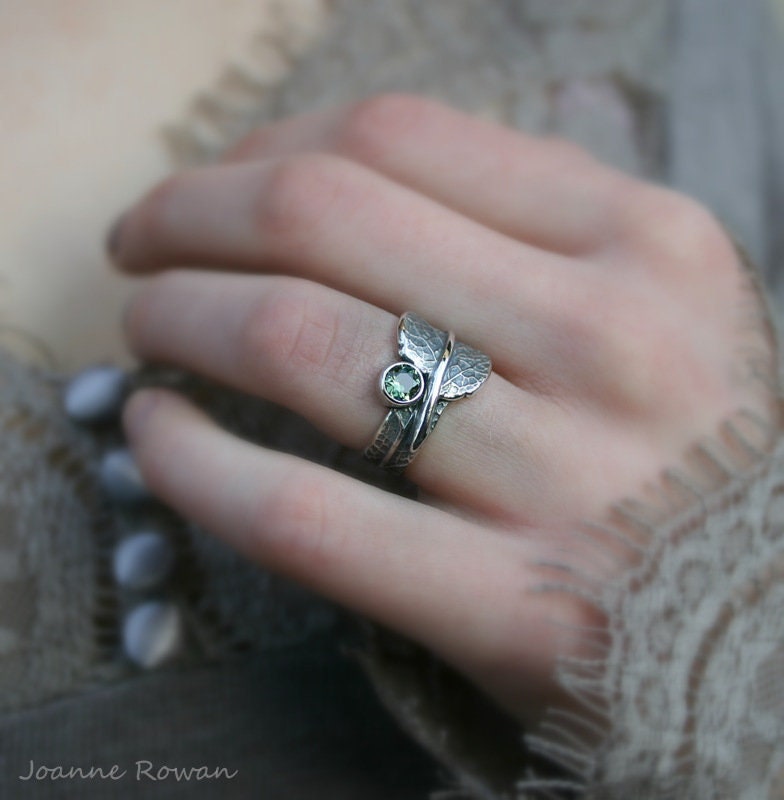 Salbei-Blatt-Ring Mit Natürlichen Grünen Saphir ...hochzeit, Verlobung, Versprechen, Hand Fasten von joannerowan