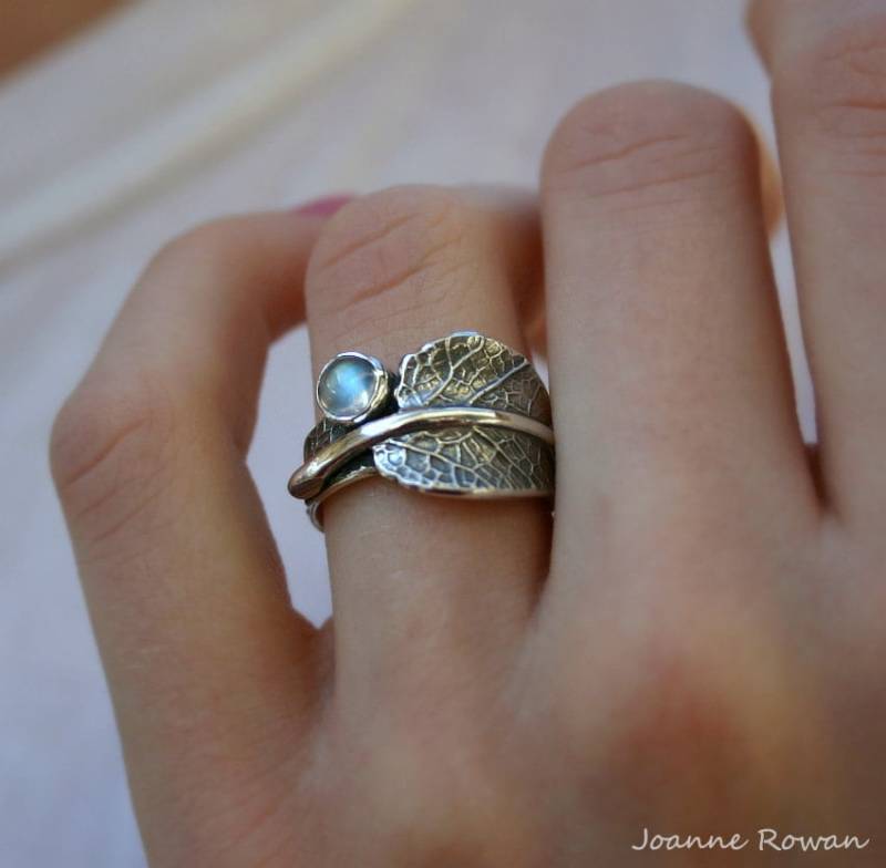 Salbei Und Mondstein...salbei Blattring Mit Regenbogen Mondstein...verlobungsring Ehering Versprechensring Salbei Und Mondstein...salbei Blattring Mit Regenbogen Mondstein...verlobungsring Ehering Versprechensring von joannerowan