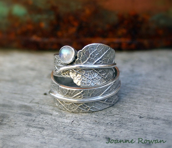 Zum Mond Und Zurück ... Paar Weise Blatt Ringe Hand Modelliert in Sterling Silber von joannerowan