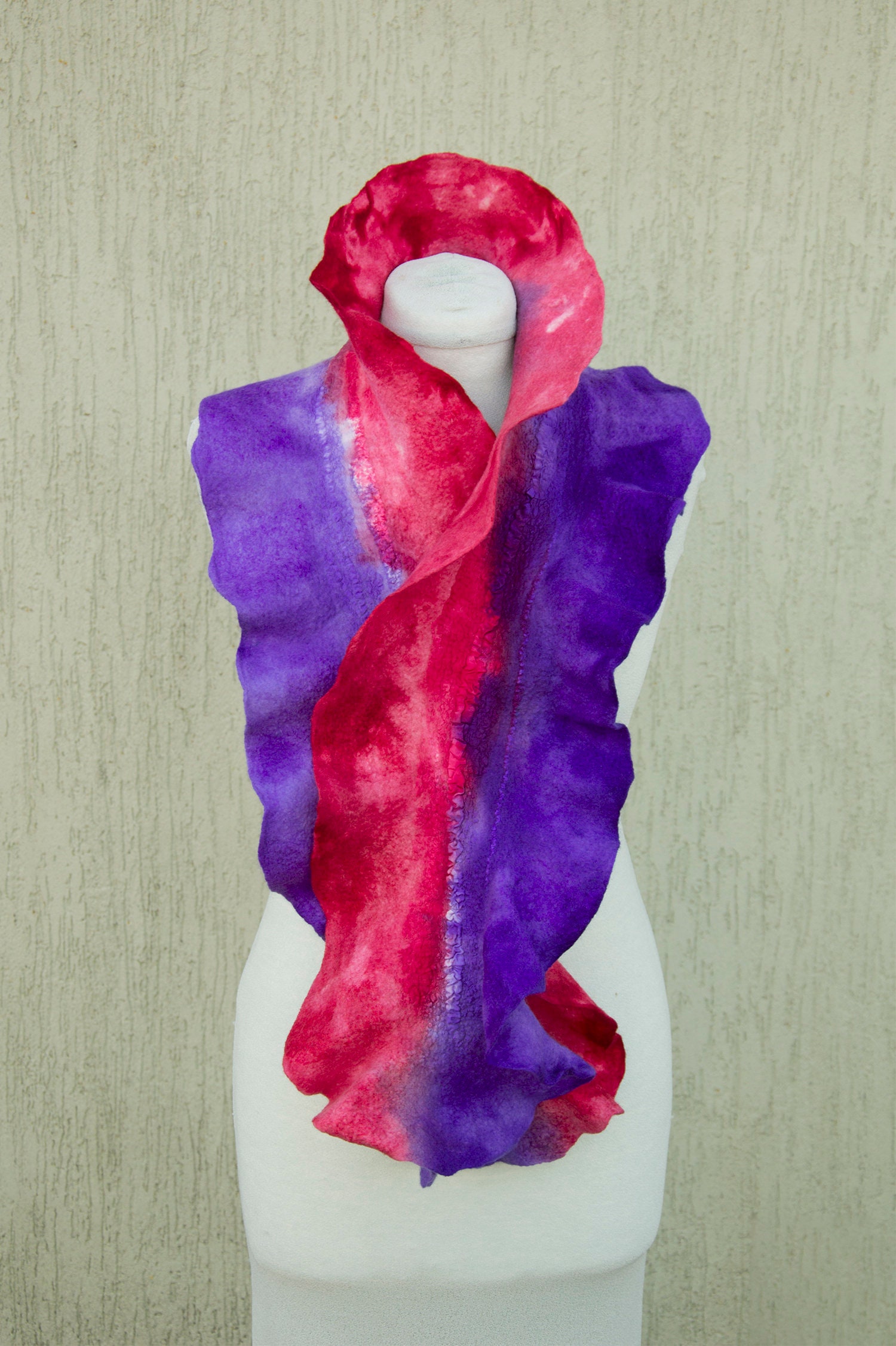 Einzigartige Merino-Wolle Seide Lila Rot Gefilzt Handgefärbt Boho Stil Schal, Gefilzte Kragen, Perfekte Stell-Zubehör Für Alle Jahreszeiten Einzigartige Merino-Wolle Seide Lila Rot Gefilzt Handgefärbt Boho Stil Schal, Gefilzte Kragen, Perfekte Stell-Zubehör Für Alle Jahreszeiten von joboba123