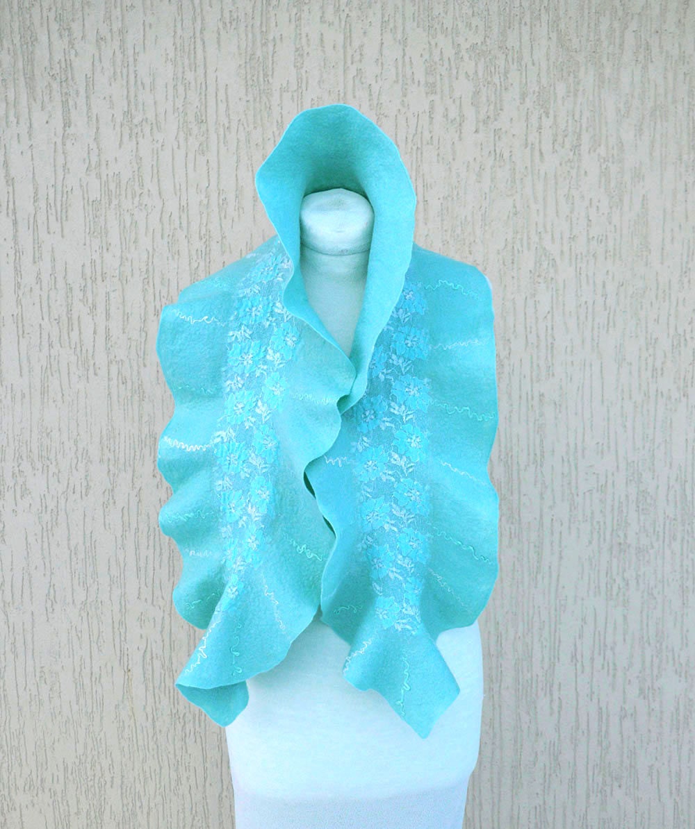 Gefilzter Schal. Nuno Filzschal. Hellblauer Kragen von joboba123