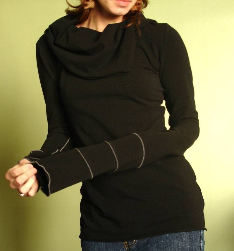 Top Mit Extra Langen Ärmeln in Schwarz von joclothing