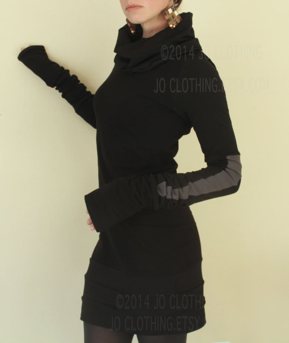 Tunika Kleid Mit Extra Langen Ärmeln, Schwarz Und Zementgrauen Details von joclothing