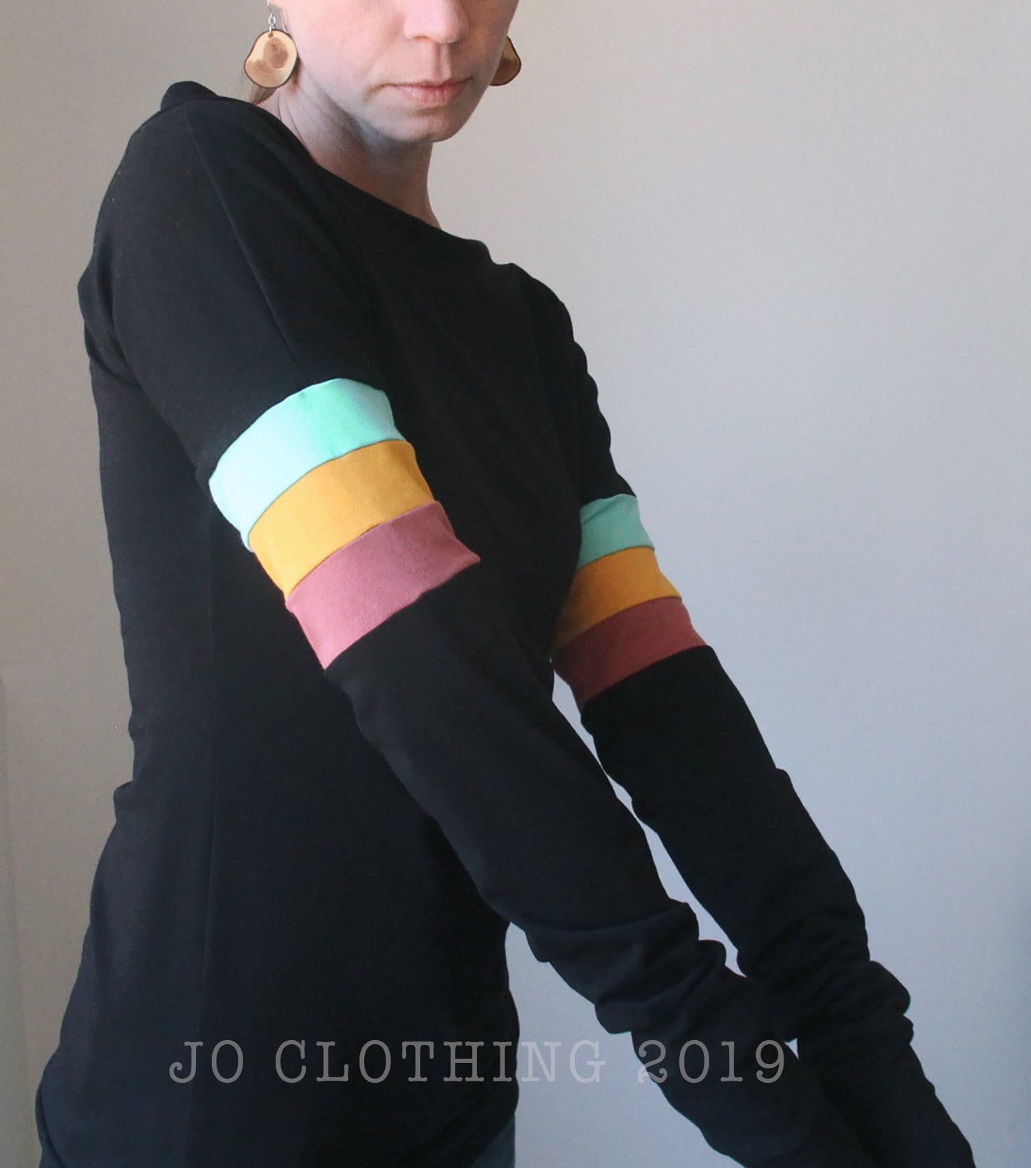 U-Boot-Ausschnitt Mit Extra Langen Ärmeln/Schwarz Mehrfarbigen Streifen Damenoberteile von joclothing