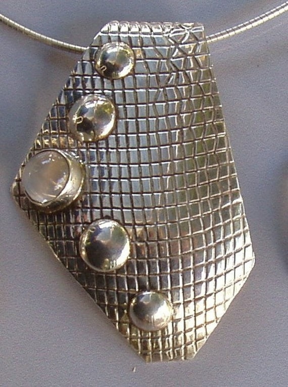 sterling Silber Anhänger Mit Silberkuppeln Und Mondstein sterling Silber Anhänger Mit Silberkuppeln Und Mondstein von jodyfink