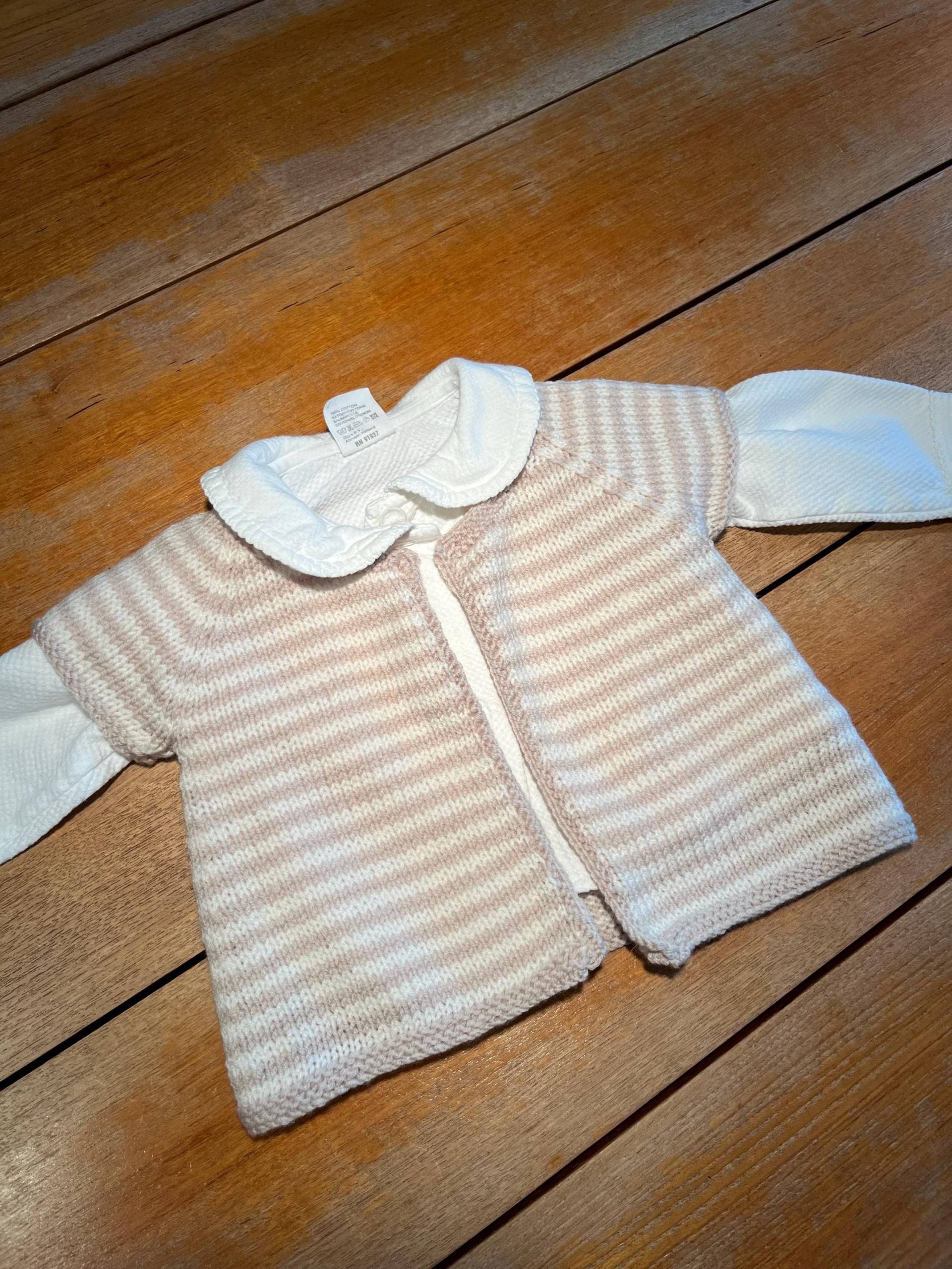 Gestrickte Babyjacke , Atelier Zitron, Kurzärmelig, Streifen, Handgestrickt, Geschenk, Babyausstattung, Taufe, Geburt, Weihnachten, Merino von johannesmarie