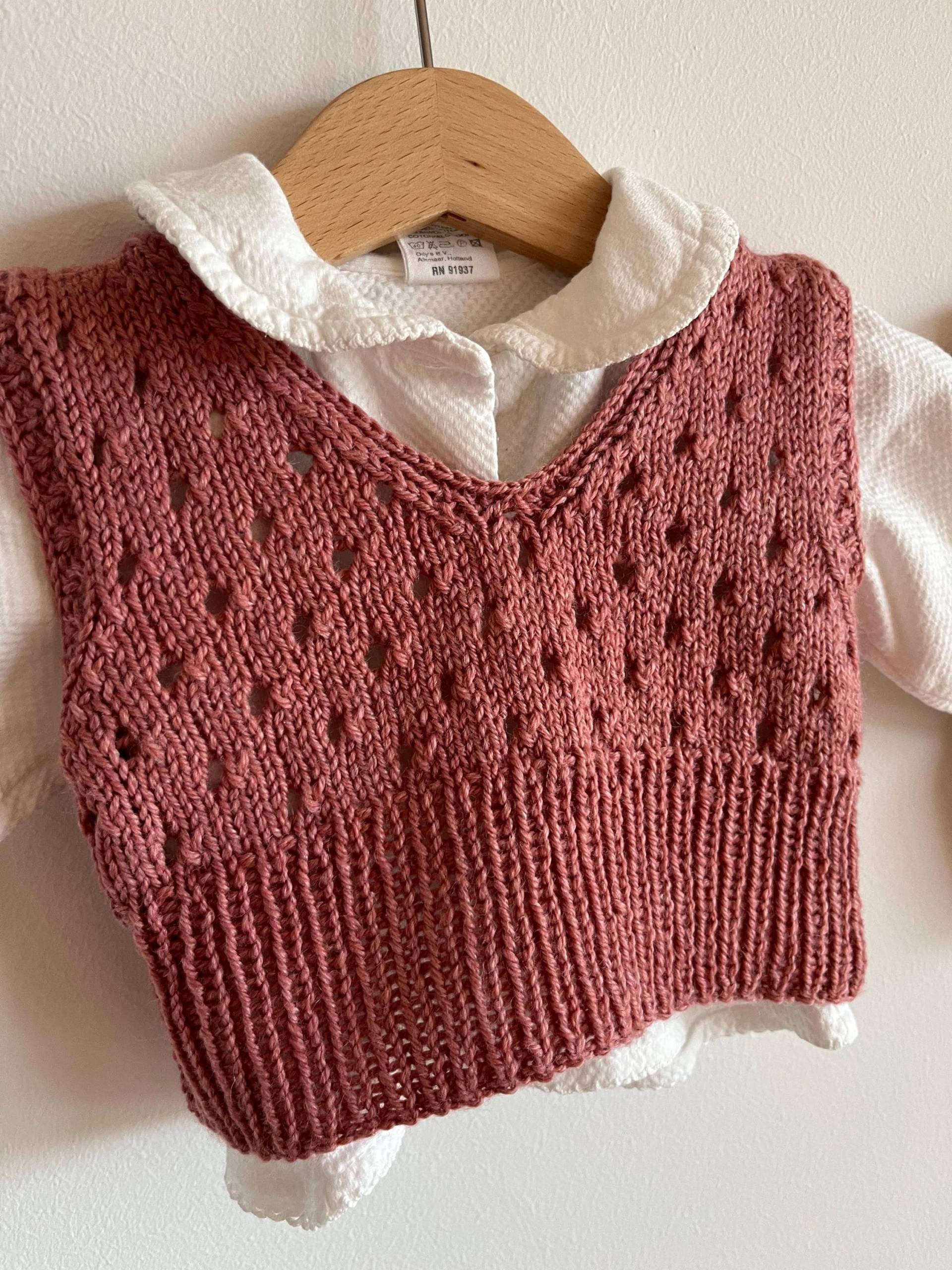 Handgestrickter Babypullunder, Hustenleibchen, Perfekte Babykleidung Für Fotos, Als Geschenk Oder Als Liebevolle Ergänzung Zur Babyausstattung von johannesmarie