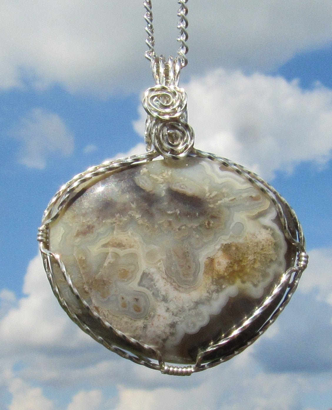 Plume Achat Cabochon Anhänger in Verdrehten Argentium Silber Draht Halskette Gewickelt Plume Achat Cabochon Anhänger in Verdrehten Argentium Silber Draht Halskette Gewickelt von johnchapman3
