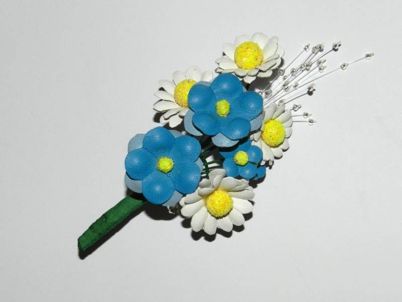 Handgefertigte Leder Daisy & Vergissmeinnicht Brosche Handgefertigte Leder Daisy & Vergissmeinnicht Brosche von jolanya