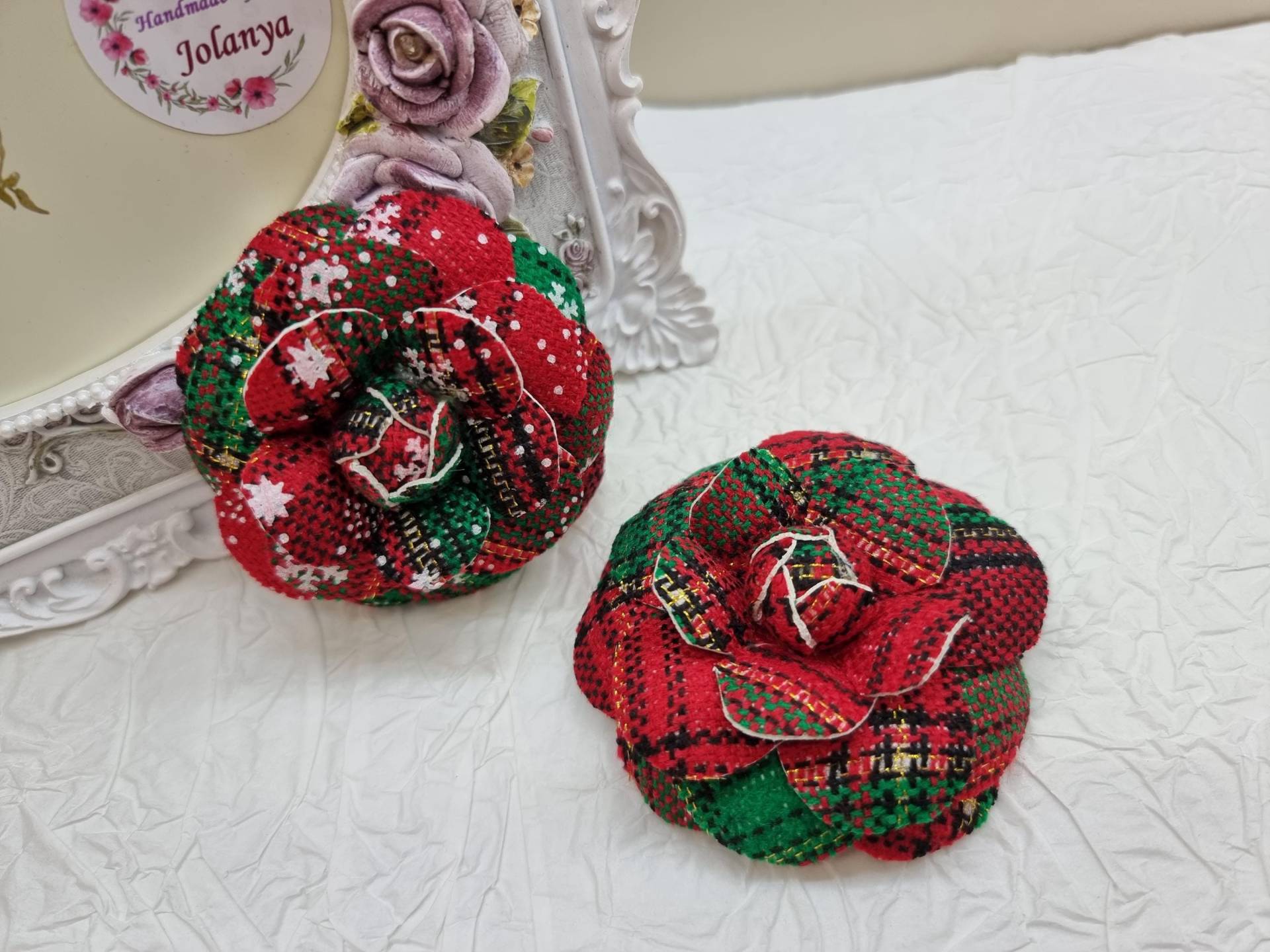 Leder Camellia Brosche Handgemachtes Party Accessoire von jolanya