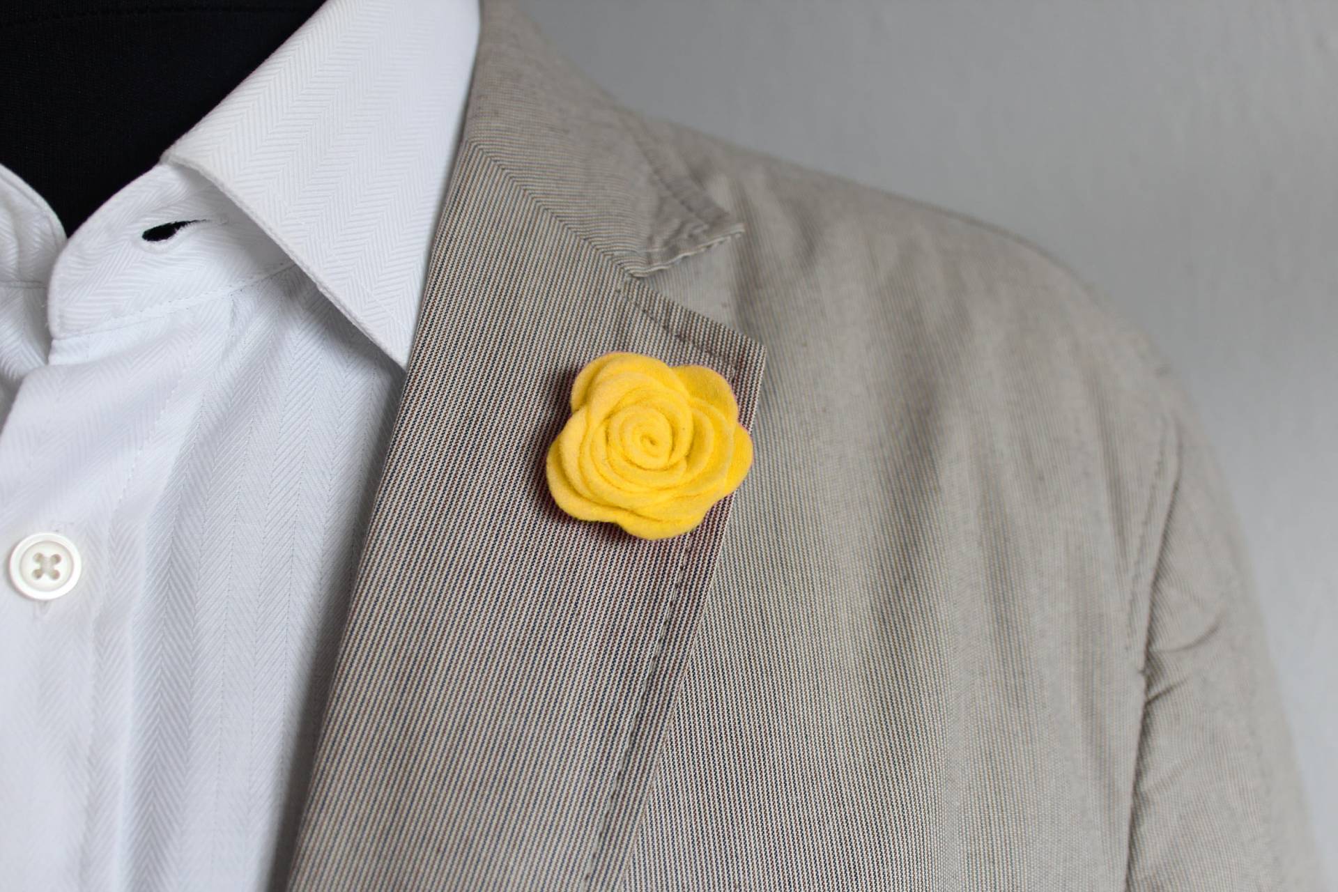 Filz Boutonniere/Blume Fürs Revers Filz Boutonniere/Blume Fürs Revers von jollylapel