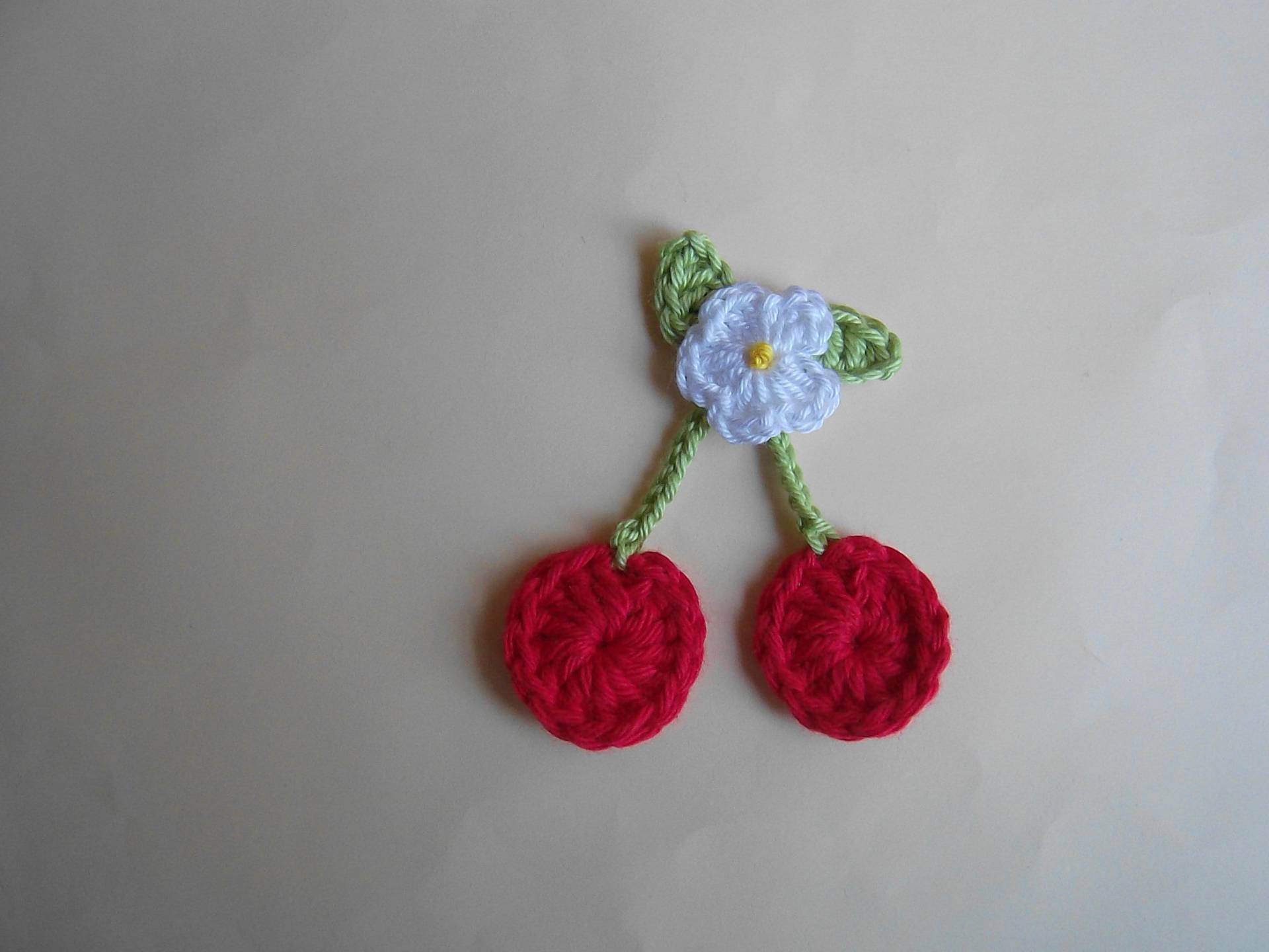 Gehäkelte Kirsche Mit Blüte, Häkelapplikation, Handarbeit Gehäkelte Kirsche Mit Blüte, Häkelapplikation, Handarbeit von jonathanantonia