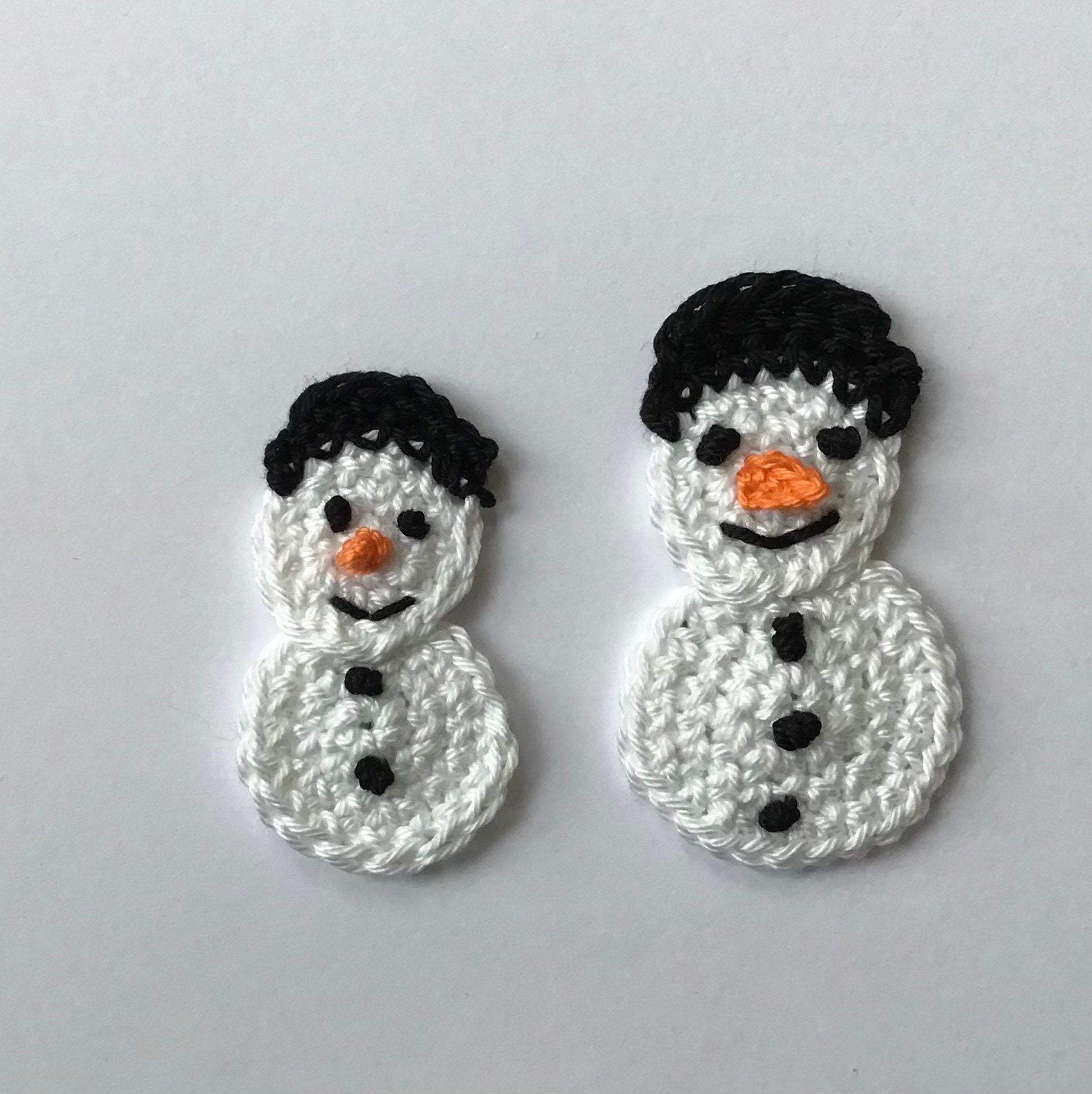 Gehäkelter Schneemann 2 Größen, Handarbeit, Häkelapplikation Gehäkelter Schneemann 2 Größen, Handarbeit, Häkelapplikation von jonathanantonia