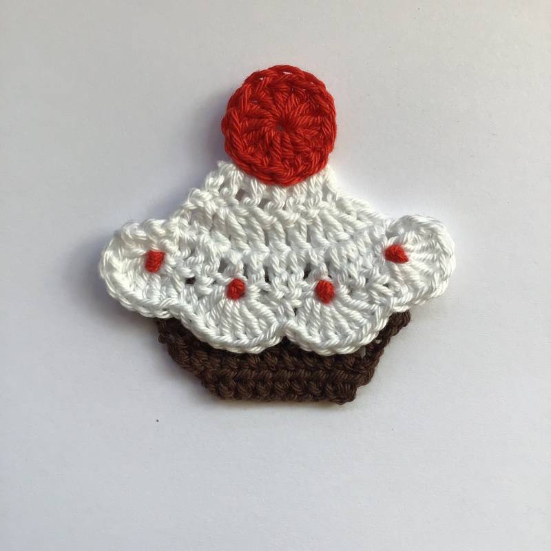 Muffin Häkelapplikation Törtchen in Verschiedenen Variationen von jonathanantonia