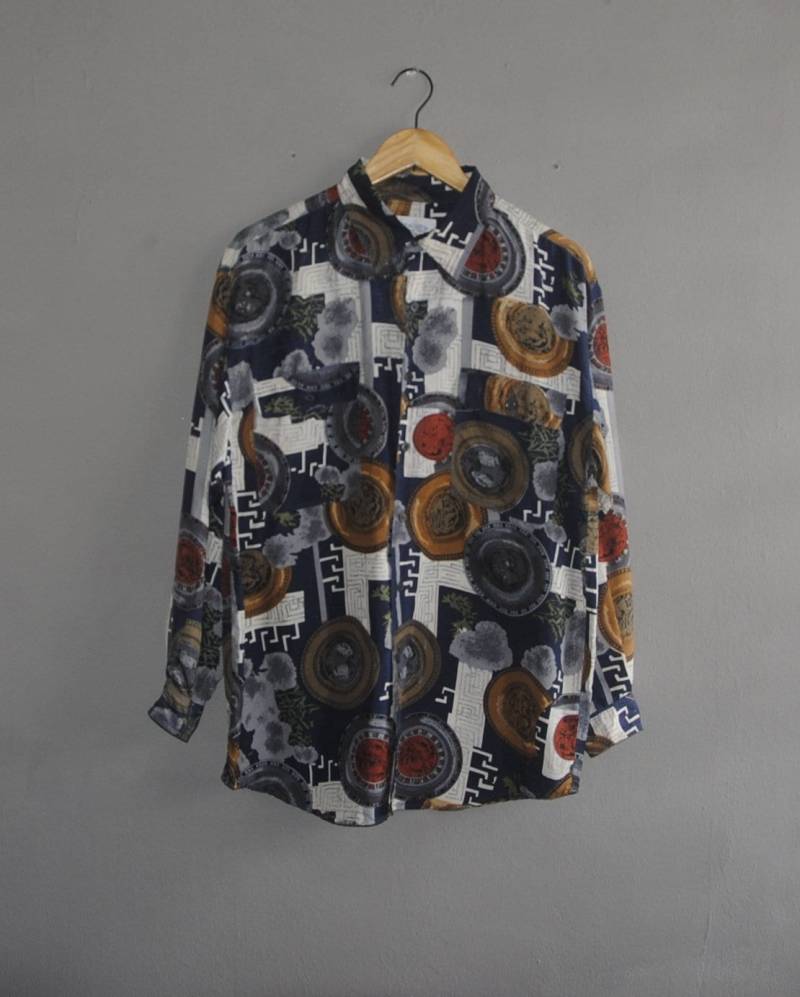 Vintage Seaglen Abstraktes Button-Up Shirt Größe Medium/1990S Classic Fashion Barock Royalty Motiv Preppy Hip Hop Disco Party Vintage Seaglen Abstraktes Button-Up Shirt Größe Medium/1990S Classic Fashion Barock Royalty Motiv Preppy Hip Hop Disco Party von jonirotanvintage