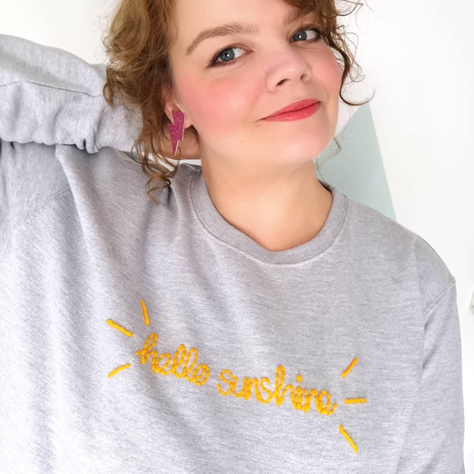 Hello Sunshine Besticktes Sweatshirt, Spruchpullover Hello Sunshine Besticktes Sweatshirt, Spruchpullover von jordanlovellA