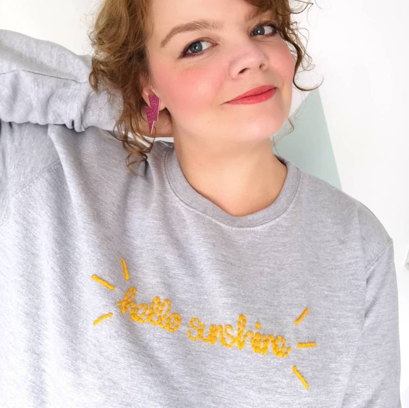 Hello Sunshine Besticktes Sweatshirt, Spruchpullover Hello Sunshine Besticktes Sweatshirt, Spruchpullover von jordanlovellA