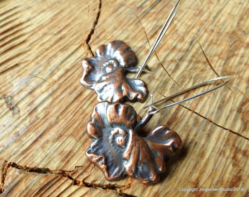 Kupferkoppy Dangle Ohrringe Mit Silberplatten-Ohrrönen, Bold Flower Drop Ohrringe, Boho Style Blumenkerschmuck Natur Lover Oder Gärtner Kupferkoppy Dangle Ohrringe Mit Silberplatten-Ohrrönen, Bold Flower Drop Ohrringe, Boho Style Blumenkerschmuck Natur Lover Oder Gärtner von jorgensenstudio