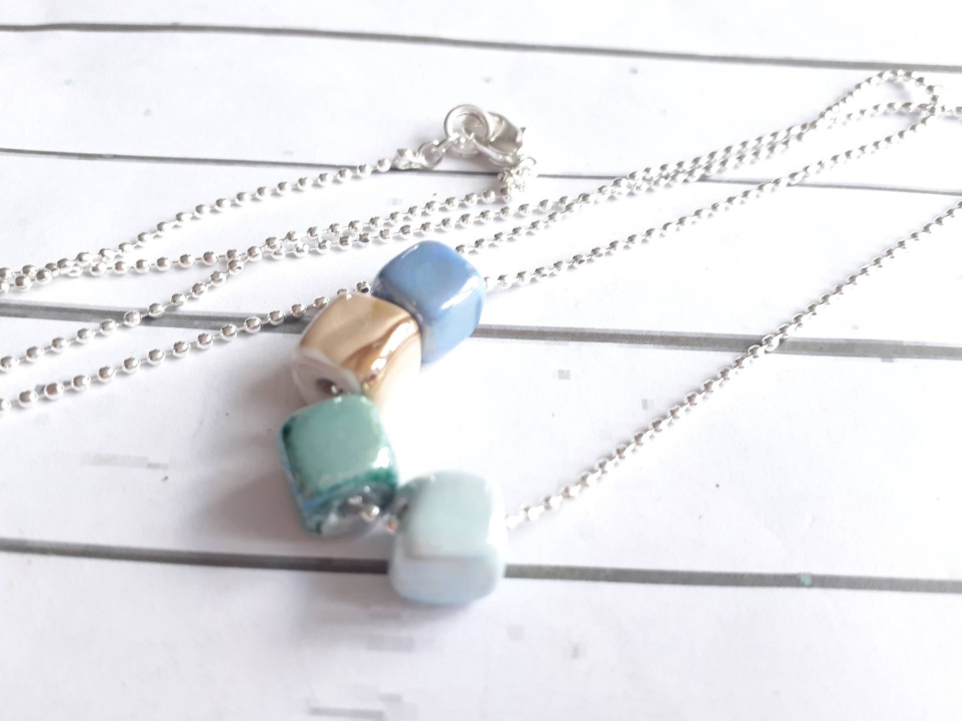 Halskette Versilbert Ballchain Mit Keramik Würfel von josefine1961
