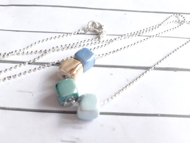 Halskette Versilbert Ballchain Mit Keramik Würfel von josefine1961