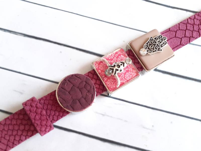 Lederarmband Manschettenarmband Cabochon Schieber Mit Glassteinen Ledercabochon, Bullhead Und Hamsa Hand von josefine1961