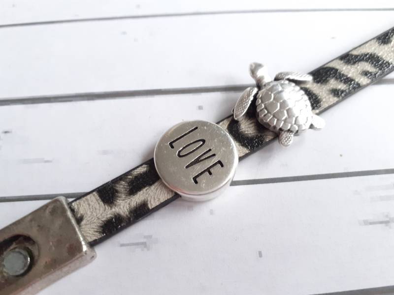 Lederarmband in Camouflage Mit Schiebecabochon Und Magnetverschluß von josefine1961