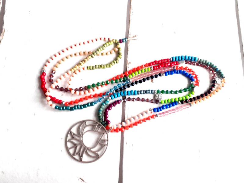 Perlenkette Doppelreihig Glasperlen Keramik Disc Anhänger Ist Eine Große Lotusblüte Perlenkette Doppelreihig Glasperlen Keramik Disc Anhänger Ist Eine Große Lotusblüte von josefine1961