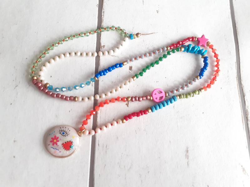 Perlenkette Glasperlen Keramik Disc Runder Emaille Anhänger Boho Hippie Style von josefine1961