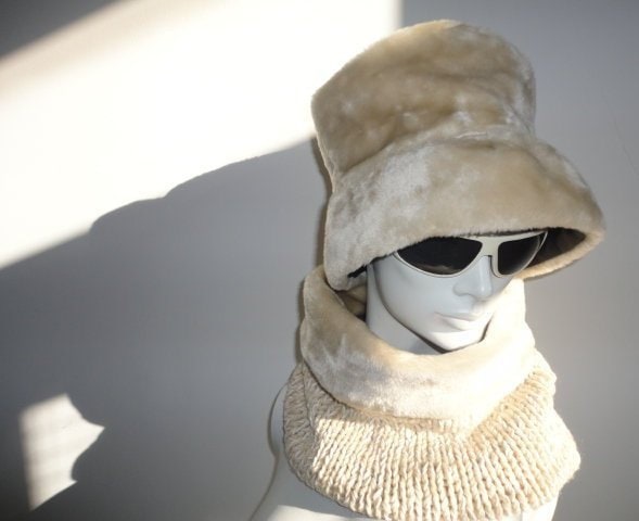 La Cloche Et L'écharpe von josephineboy