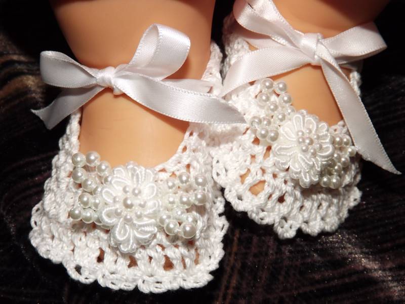 Ausgefallene Und Schöne, Elegante Baby Booties, Weiß Mit Perlen, Handgefertigt, Häkeln von josiejackson1010