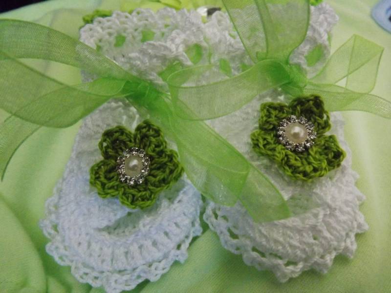 Baby Sandalen Lime Green Handmade Gehäkelt Mit Strass Und Perle Akzent. 100 % Baumwolle von josiejackson1010