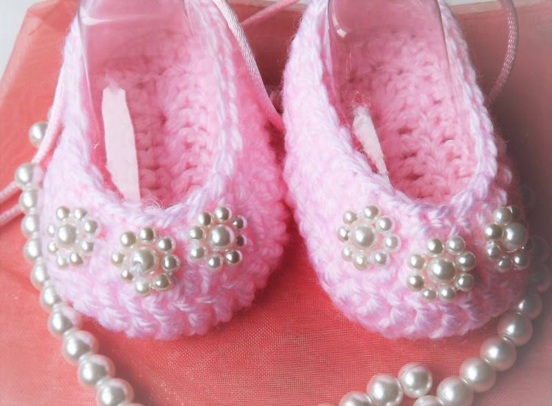 Ballerina Hand Made Babyschuhe Mit Perlen Und Satinband von josiejackson1010