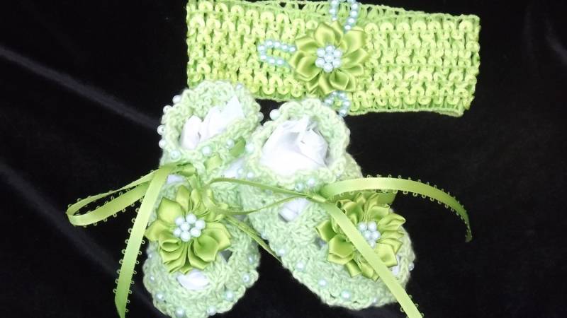 Handgemachte Babyschuhe Mit Passendem Stirnband, 3 Bis 6 Monate Alten Baby von josiejackson1010