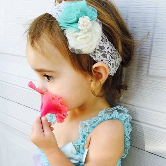 Strampler, Stirnband Und Ballerina Booties. Baby Mädchen Spitzen Bänder von josiejackson1010