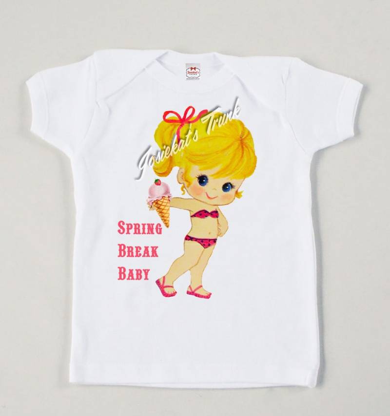 Spring Break Baby T-Shirt Vintage Badeanzug Mädchen, Sondergrössen von josiekatstrunk