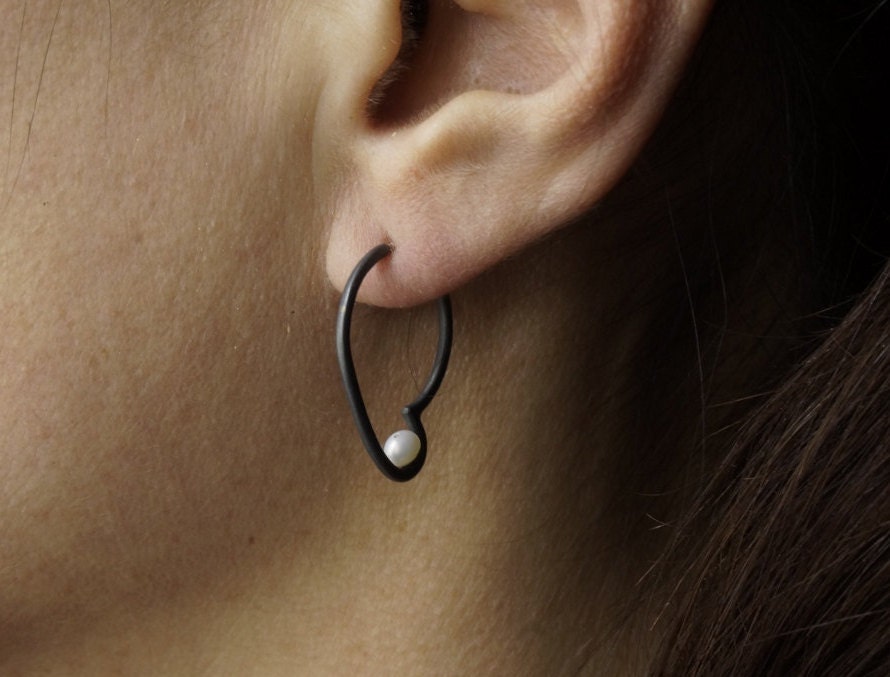 Eine Halbe Runde Kleine Stein Hoops, Natursteine, Weiße Perle, Carneol, Hoop Ohrringe, Sterling Silber, Handgefertigte Schmuck, Geschenk Für Sie von jovejoyjewelry