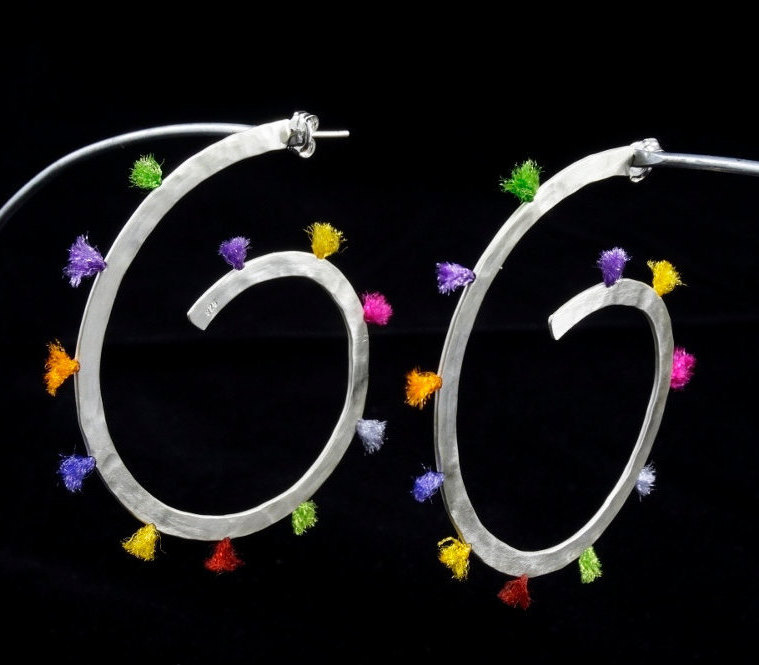 Farbe Silber Spirale Creolen, Sterling Silber, Gehämmert, Handgefertigt, Saiten, Geschenk Für Sie Farbe Silber Spirale Creolen, Sterling Silber, Gehämmert, Handgefertigt, Saiten, Geschenk Für Sie von jovejoyjewelry