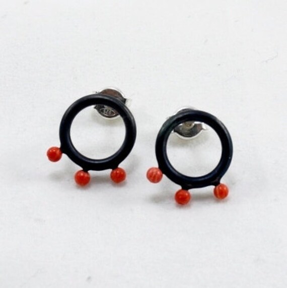 Kreis Ohrstecker Mit Natürlichen Perlen, Koralle, Türkis, Weiße Oxidiertem Sterlingsilber, Handgemacht, Geschenk Für Sie von jovejoyjewelry