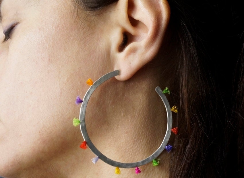 Multicolor Silber Große Creolen, Farbe Sticht, Gehämmerten Sterling Silber, Handgemachten Schmuck Geschenk Für Sie von jovejoyjewelry