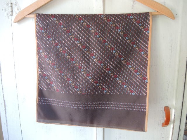 Vintage 1970Er Polyester Schal Diagonal Floral Gestreift 33 X 135 cm Vintage 1970Er Polyester Schal Diagonal Floral Gestreift 33 X 135 cm von joy4charity