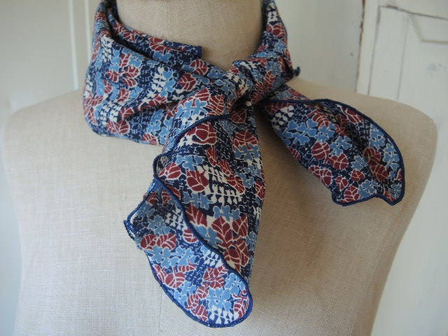 Vintage 70Er Jahre Polyester Schal Abstraktes Laub 56 X 58 cm Vintage 70Er Jahre Polyester Schal Abstraktes Laub 56 X 58 cm von joy4charity