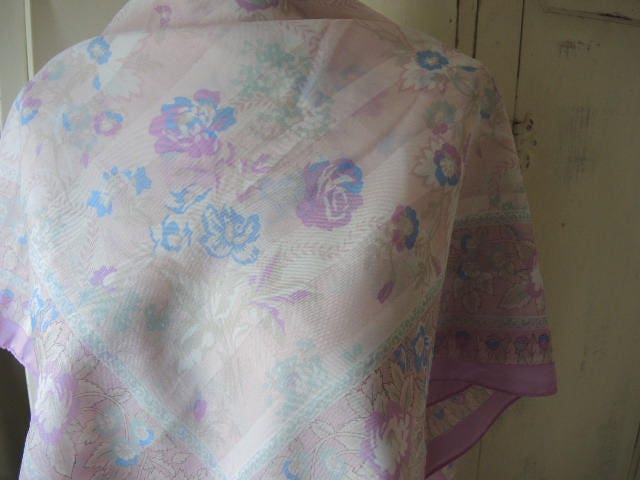 Vintage Seide Oder Seideähnliche Polyester Große Pastell Geblümte Blumen Leicht Durchsichtig Gestreift Rosa 31 X 32 Zoll Vintage Seide Oder Seideähnliche Polyester Große Pastell Geblümte Blumen Leicht Durchsichtig Gestreift Rosa 31 X 32 Zoll von joy4charity