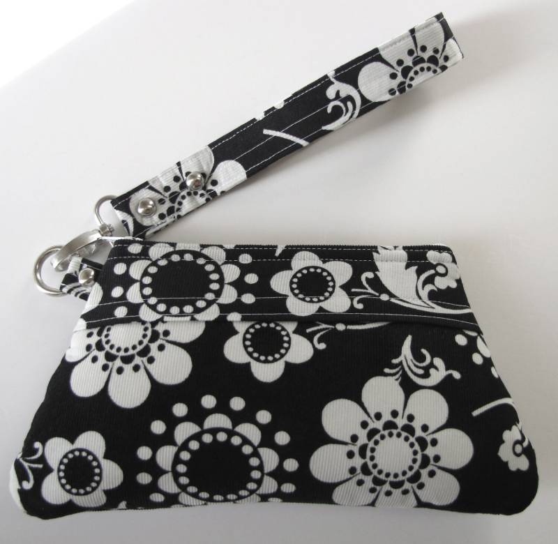 Armband in Schwarz/Weißem Blumen Design von jpleasant