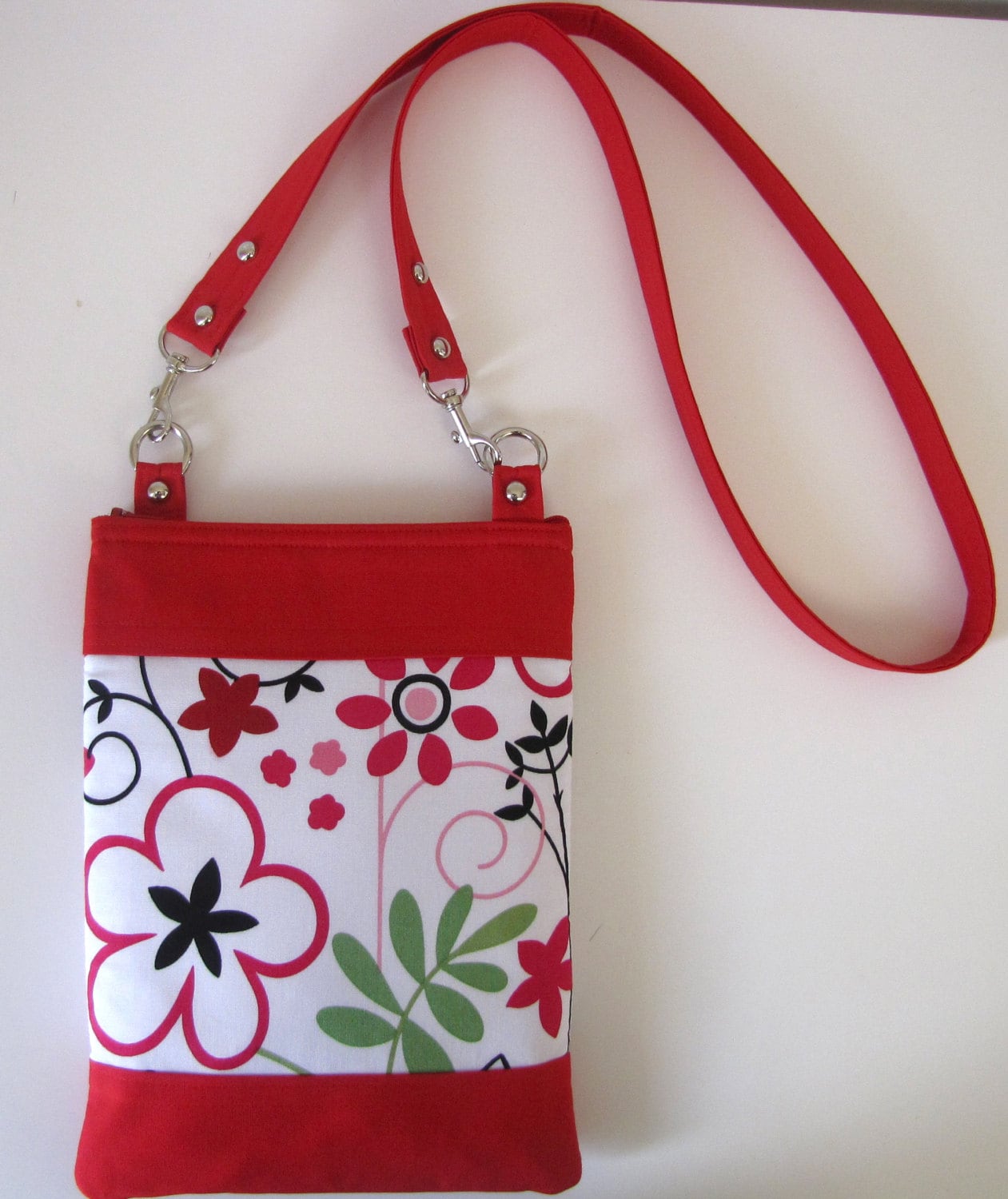 Rot Und Weiß Floral Corssbody Bag Lange Bügeltasche Rot Und Weiß Floral Corssbody Bag Lange Bügeltasche von jpleasant