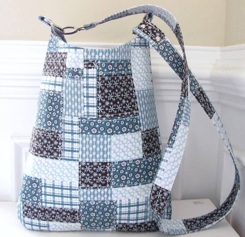 Umhängetasche Mit Langen Riemen, Sling Bag in Blau Patchwork Design Umhängetasche Mit Langen Riemen, Sling Bag in Blau Patchwork Design von jpleasant